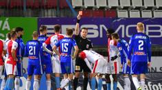 Slavia hrála v deseti a veze z Olomouce bod, Liberec zničil Zlín