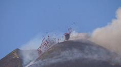 Záběry, které děsí a fascinují zároveň. Etna opět ožila a chrlí lávu