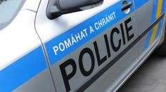 Policista po zakleknutí zřejmě skončí mimo službu. Prověřuje se i postup hlídky
