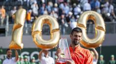 Djokovič slaví jubilejní stý titul. Finále ovládl po obrovské bitvě