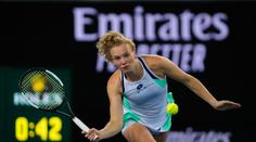 Siniaková vypadla z turnaje v Římě, Vondroušová jde do osmifinále