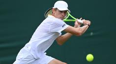 To byla velká lahůdka! Australan zahrál na Wimbledonu úder turnaje