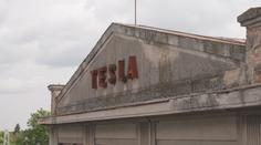 Tesla půjde k zemi. Pardubickou továrnu nahradí budova univerzity