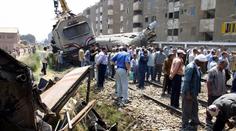 Čtyřicet dětí zemřelo při srážce autobusu s vlakem v Egyptě