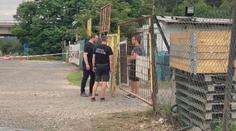 Útočník ze sběrného dvora je stále na útěku. Hrozí mu deset let za mřížemi