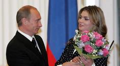 Tohle Putin nechtěl. Na veřejnost unikly nové fotky jeho malých synů