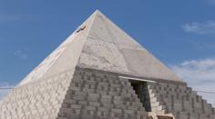 Pyramida v Rusku. Manželé si postavili repliku slavné Cheopsovy pyramidy