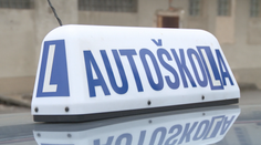 Seniora přistihli v autoškole opilého. Řidičák si znovu dělal kvůli alkoholu