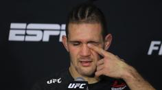 UFC veterána vyřadilo bizarní zranění. Ruku si poranil o záchodovou mísu