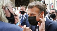 VIDEO: Prezidentu Macronovi muž vlepil facku! Zasáhla ochranka