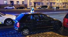 Pražským strážníkům ujížděl řidič se zákazem řízení, měl být dávno za mřížemi