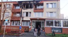 Z hořícího hotelu hasiči evakuovali 24 lidí, dva museli do nemocnice