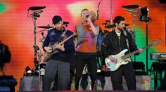 Obří trapas na koncertě Coldplay. Kamera zachytila moment, kterým žije celý internet