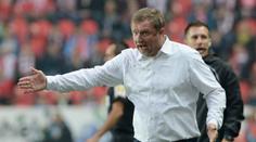Válka nejen na hřišti: Vrba plísnil kotel Slavie. Tvrdík ho uzemnil