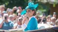 Princezna Kate vzdala hold princezně Dianě. Inspirovala se jejím outfitem