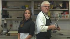 K Vánocům patří bramborový salát. Tip na recept od reportérky i profesionála