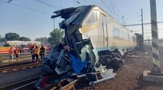 Pendolino se srazilo s jiným vlakem. Jeden člověk zemřel, další jsou zranění