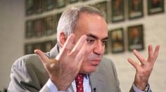 Rusko musí být kompletně izolováno od západního světa, požaduje Kasparov