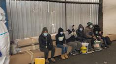 Policisté zadrželi šest migrantů. Z ciziny přijeli v návěsu kamionu