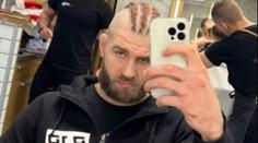 MMA zápasník Procházka má nový účes. Palmičku vystřídali hadi