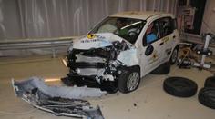 Skandální výsledek crashtestů. Tato auta v nich totálně propadla!
