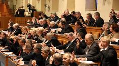 VELKÝ PŘEHLED: Tito politici chtějí dobýt senát i kraj zároveň!