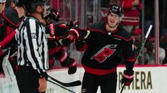 Nečas se opět trefil. MacKinnon nasázel čtyři góly a jde do čela bodování NHL