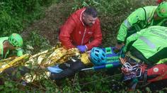 Děsivý pád do rokle skončil zázrakem, cyklista vyvázl bez zlomeniny