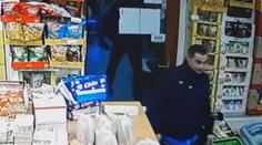 Muž si všiml zloděje ve večerce. Ten ho zbil pěstmi i teleskopickým obuškem