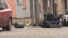 Robot Theodor v akci! Podívejte se, jak stroj za 15 milionů zneškodňuje podezřelý předmět