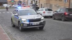 Policie našla nebezpečnou ženu s nožem. Pohybovala se na nádraží v Benešově