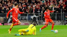 Pavlenka chytil penaltu, ale od Bayernu dostal 6 gólů. Dortmund padl
