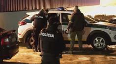 Muž (41) měl zabít své rodiče. Pak se zabarikádoval v obchodě s rukojmí
