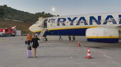 Letadlo Ryanairu narazilo do cisterny s palivem. Všechny museli evakuovat