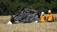 Tragická smrt u Benešova, osobní auto se srazilo s dvěma motorkami