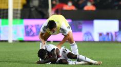 Hrůzný okamžik! Další fotbalista zkolaboval v průběhu zápasu