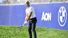 Djokovič vyměnil raketu za golfovou hůl. Svůj odpal slavil jako Ronaldo