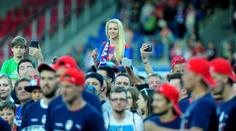 Láska v Plzni! Pomozte zamilované fanynce najít muže ze stadionu