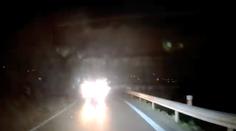 VIDEO: Před tím se nedá bránit! Opilec sejmul auto v protisměru