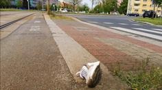 Tramvaj přivřela v Plzni ženě ruku. Vláčela ji stovky metrů