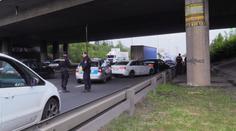 Policie naháněla zloděje luxusních aut, k zastavení využila i kamion!