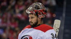 NHL se letos nevrátí, myslí si brankář Mrázek. Volný čas si krátí golfem