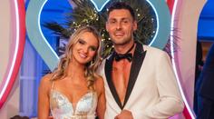 Vítězové Love Islandu oznámili tragickou zprávu. Kiki a Trabo přišli o miminko