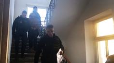 Podezřelého z vraždy barmanky v Humpolci přivedli v poutech