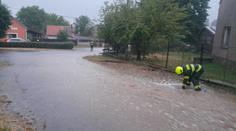 Silný déšť bičuje Česko. Hrozí povodně, počasí komplikuje dopravu