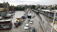 Istanbul ochromily povodně! Z ulic jsou řeky, voda zaplavila i metro