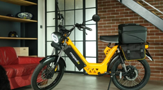 Český výrobce představil "novou babettu". Jako moped pro 21. století