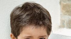 Grázl (16) znásilnil chlapce. Dostal přísný trest, jenže je na útěku
