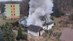 Rodina ze Zlivi přišla o všechno. Sousedé pomáhají ze všech sil