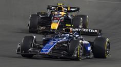 Trapas Péreze. Jako první závodník F1 se nechal předjet v boxech
